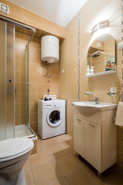 ! Promo! Central Evergreen Studio - Free Public Parking-Fast Wi-Fi Novi Sad Eksteriør billede