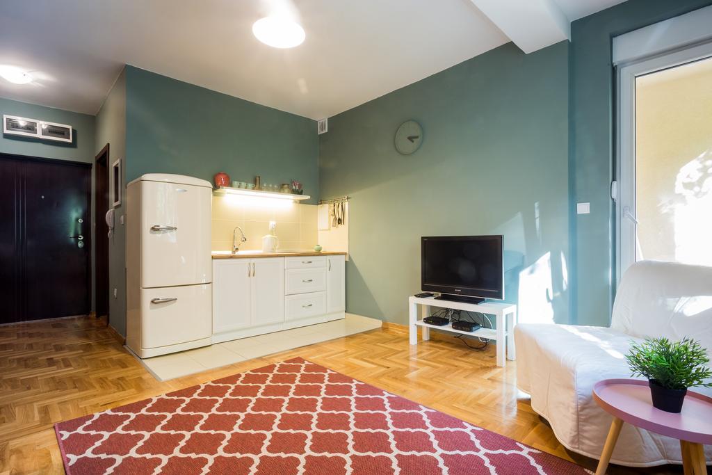 ! Promo! Central Evergreen Studio - Free Public Parking-Fast Wi-Fi Novi Sad Eksteriør billede